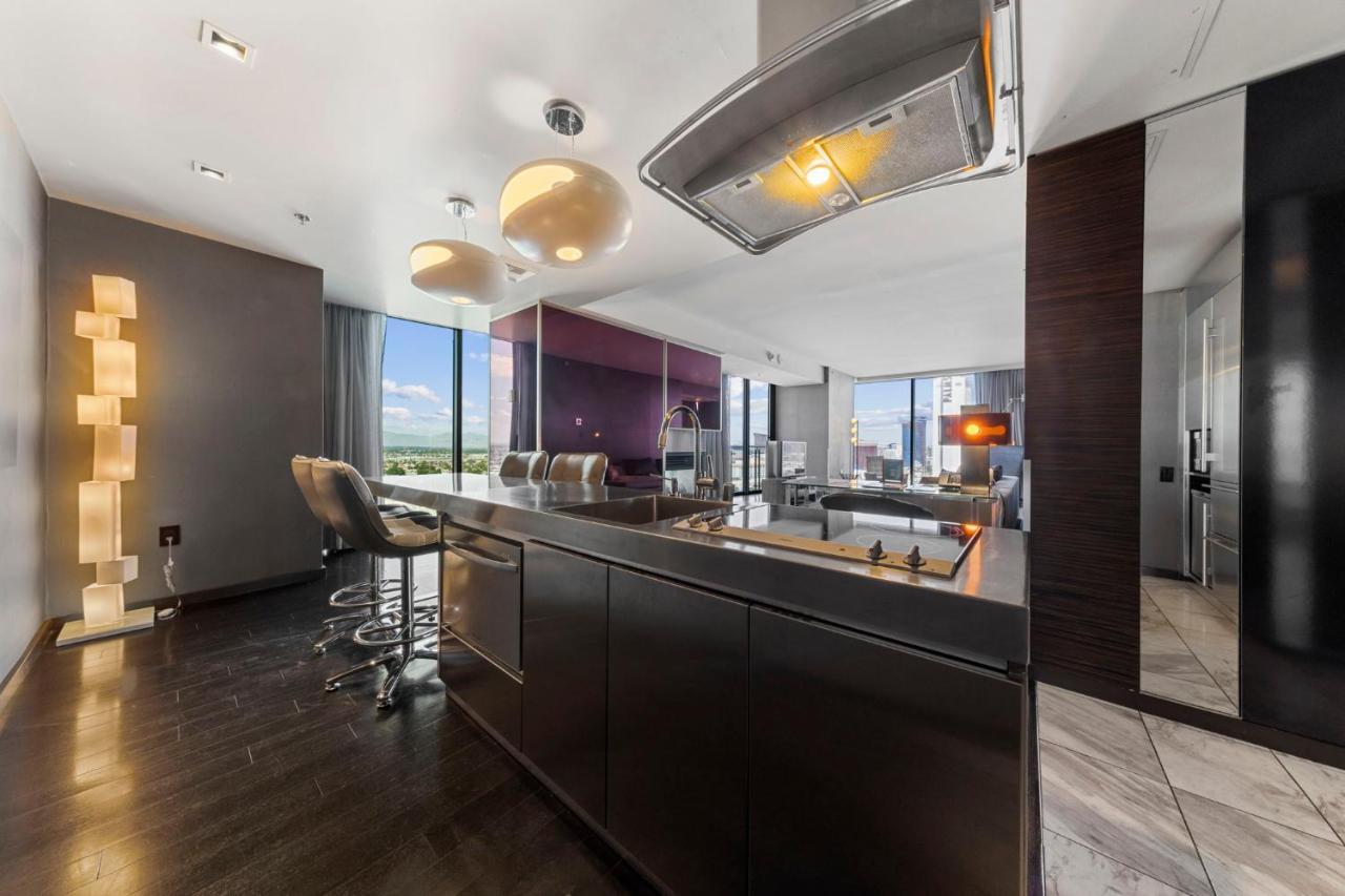 Huge Modern Luxury 17 Floor Panoramic Corner Suite With Open Balcony Las Vegas Exterior photo