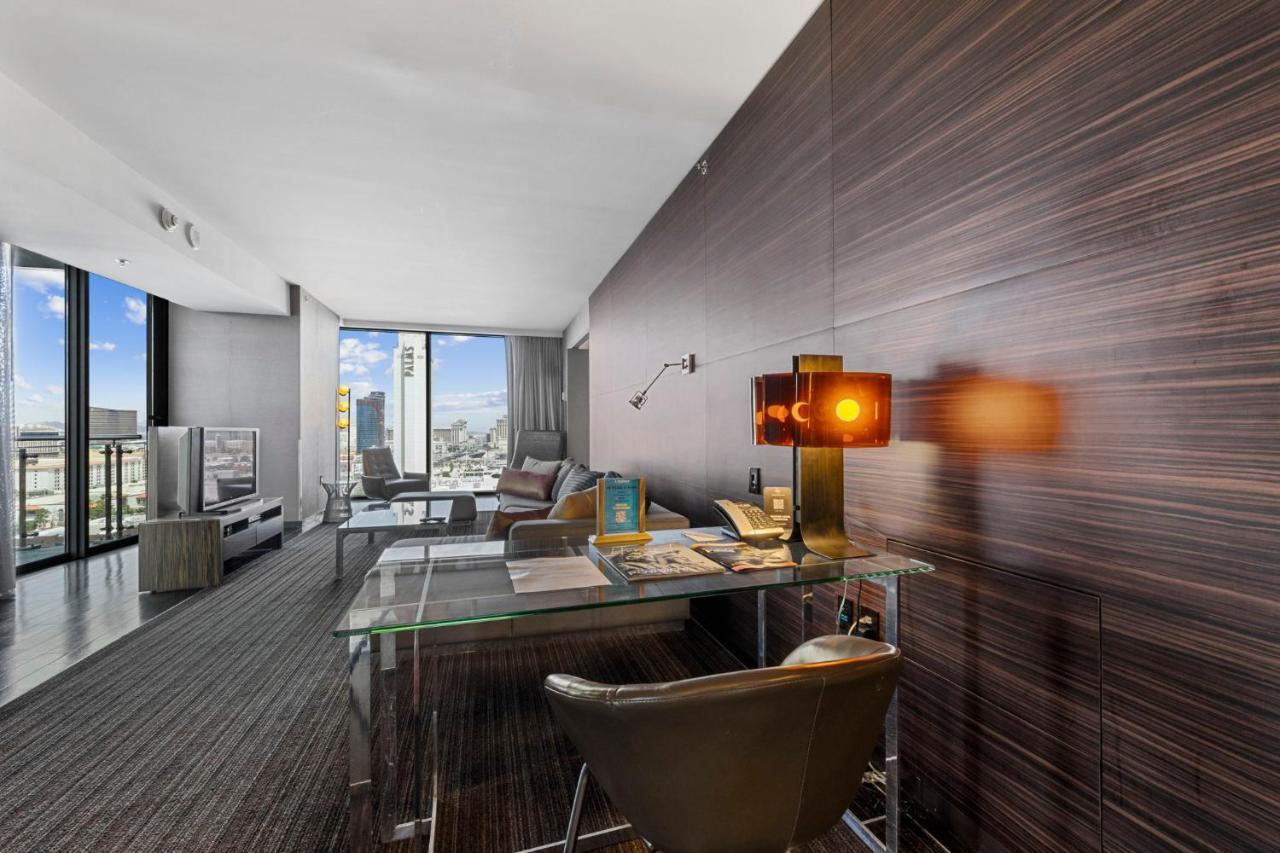Huge Modern Luxury 17 Floor Panoramic Corner Suite With Open Balcony Las Vegas Exterior photo